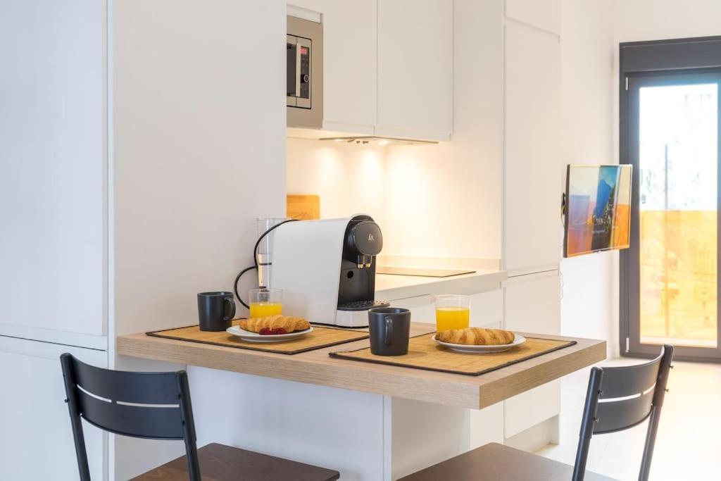 Charming Studio In Center By Sharingco. Appartement *